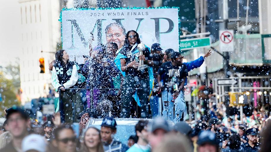 Jonquil Jones and the New York Liberty go up the Canyon of Heroes as fans cheer during the ticker-tape parade.