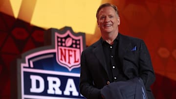 Roger Goodell, el comisionado de la NFL, es el que sirve de anfitrión en cada draft de la liga 