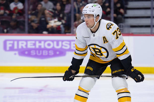 Hockey player waits for the face-of