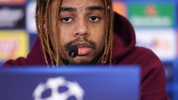FBL-EUR-C1-PSG-PRESSER