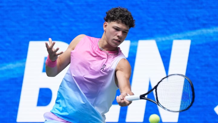 Aug 26, 2024; Flushing, NY, USA; Ben Shelton of the USA warms up against Dominic Thiem of Austria on day one of the 2024 U.S. Open tennis tournament at USTA Billie Jean King National Tennis Center. Mandatory Credit: Robert Deutsch-USA TODAY Sports