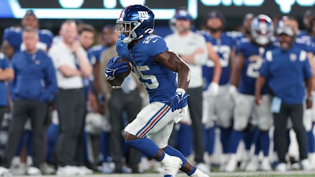 New York Giants running back Jashaun Corbin  
