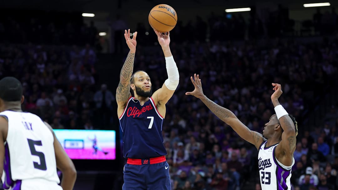 Nov 8, 2024; Sacramento, California, USA; Los Angeles Clippers guard Amir Coffey (7) during the game against the Sacramento Kings at Golden 1 Center. Mandatory Credit: Sergio Estrada-Imagn Images