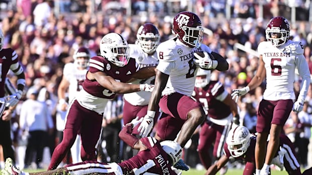 Texas A&M Aggies running back Le'Veon Moss (8) runs the ball against Mississippi State Bulldogs cornerback Brice Pollock (14)
