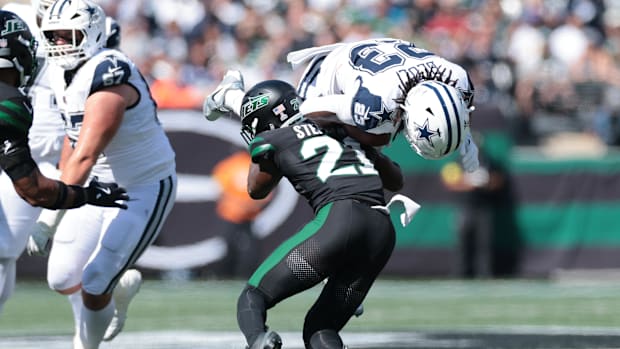 Running Back Jaydon Blu