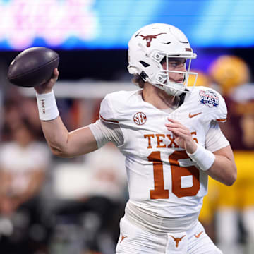 Texas Longhorns quarterback Arch Manning (16)