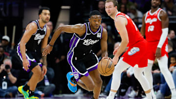 Jan 3, 2025; Sacramento, California, USA; Sacramento Kings guard De'Aaron Fox (5) dribbles the ball up the court against the Memphis Grizzlies during the first quarter at Golden 1 Center. Mandatory Credit: Sergio Estrada-Imagn Images
