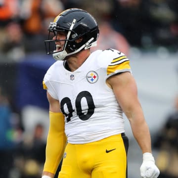 Nov 26, 2023; Cincinnati, Ohio, USA;  Pittsburgh Steelers linebacker T.J. Watt (90) celebrates the sack during the first quarter against the Cincinnati Bengals at Paycor Stadium. Mandatory Credit: Joseph Maiorana-USA TODAY Sports