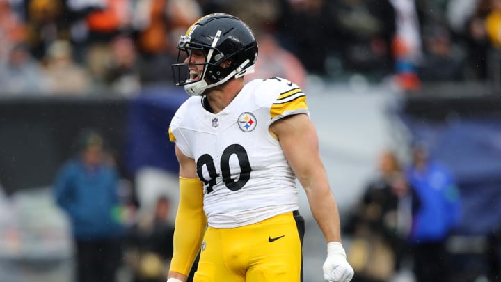 Nov 26, 2023; Cincinnati, Ohio, USA;  Pittsburgh Steelers linebacker T.J. Watt (90) celebrates the sack during the first quarter against the Cincinnati Bengals at Paycor Stadium. Mandatory Credit: Joseph Maiorana-USA TODAY Sports