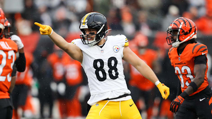 Nov 26, 2023; Cincinnati, Ohio, USA;  Pittsburgh Steelers tight end Pat Freiermuth (88) celebrates after a first down catch during the first quarter against the Cincinnati Bengals at Paycor Stadium. Mandatory Credit: Joseph Maiorana-Imagn Images