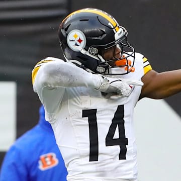 Pittsburgh Steelers wide receiver George Pickens (14) celebrates his first down reception during the fourth quarter against the Cincinnati Bengals at Paycor Stadium.