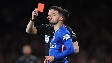 Pedro Neto risque gros suite à son carton rouge obtenu face à Arsenal le week-end dernier.