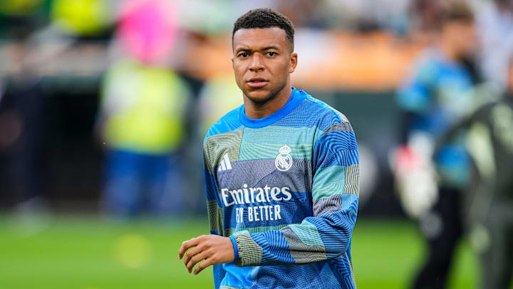 Kylian Mbappe limped off for Real Madrid.