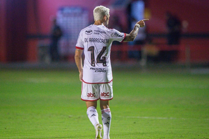 Arrascaeta marcou o gol que abriu o placar no Barradão