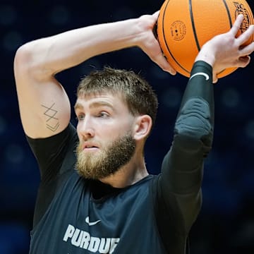 Purdue Boilermakers guard Braden Smith (3) passes the ball 