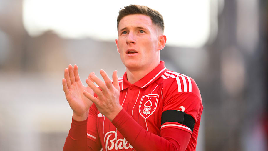 Elliot Anderson clapping.