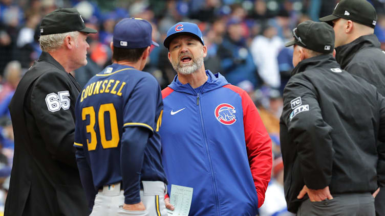 Chicago Cubs manager David Ross and Milwaukee Brewers manager Craig Counsell (30) meet before their