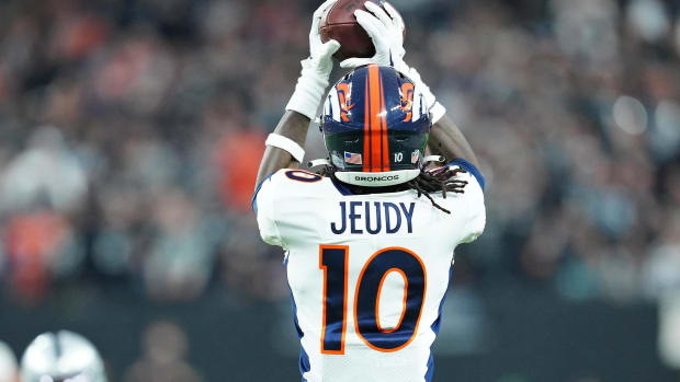 Denver Broncos wide receiver Jerry Jeudy (10) makes a catch against the Las Vegas Raiders 