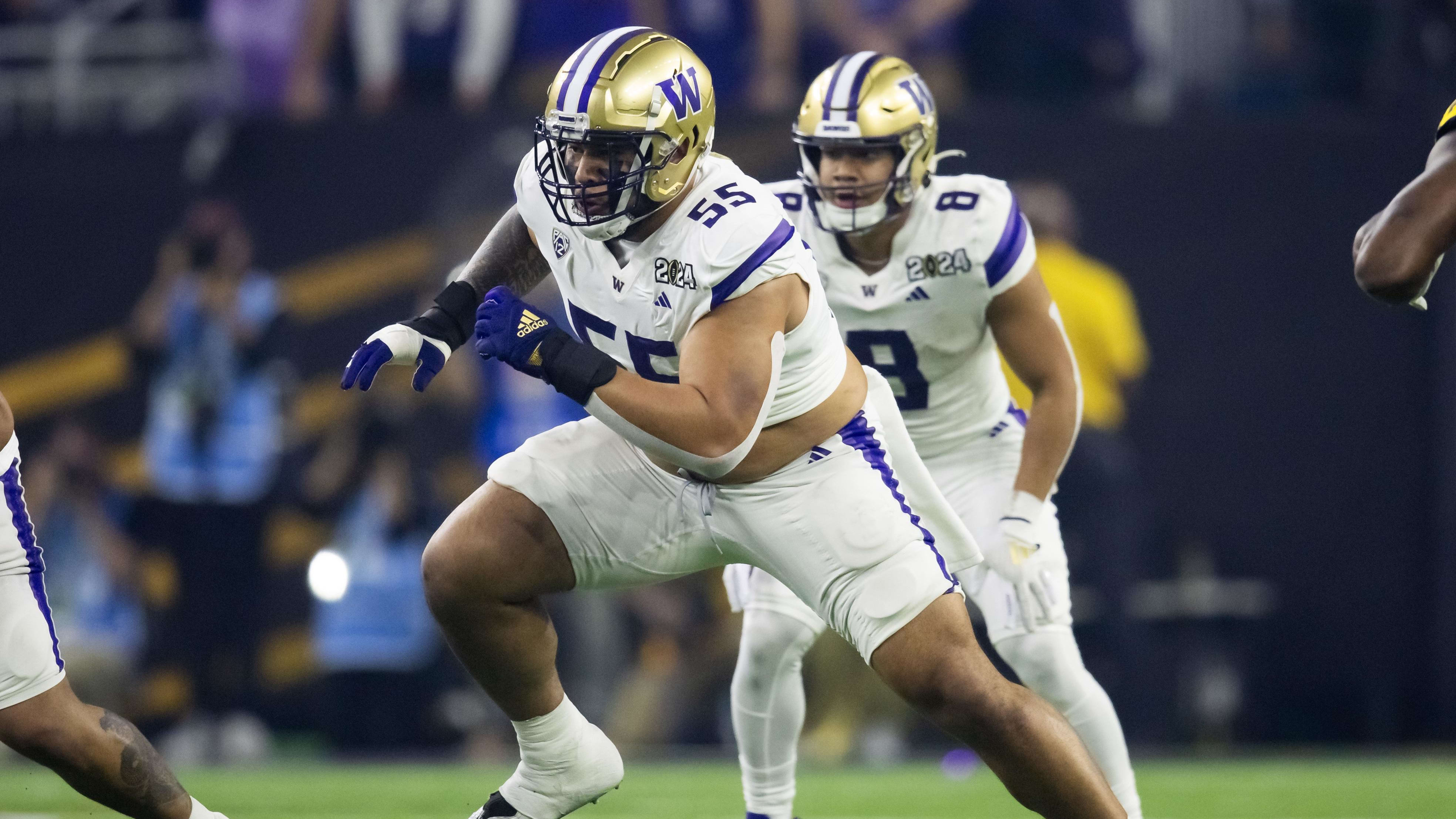 Washington Huskies offensive lineman Troy Fautanu (55) pushes upfield as a run blocker.