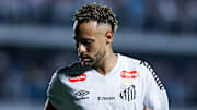 Neymar sentiu o joelho e não deve mais atuar em 2025