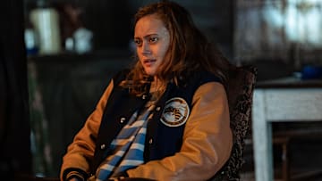 Ella Purnell as Teen Jackie in YELLOWJACKETS, “Sic Transit Gloria Mundi”. 