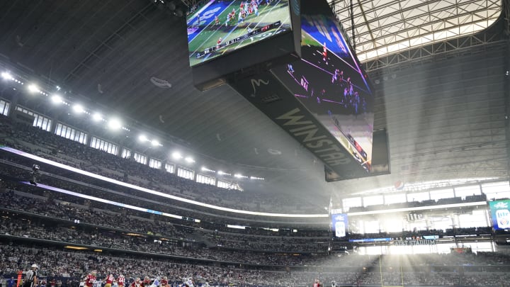 Blinding sunlight in AT&T Stadium plays role in Cowboys loss