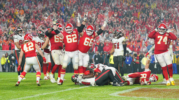Nov 4, 2024; Kansas City, Missouri, USA; Kansas City Chiefs running back Kareem Hunt (29) scores the game-winning touchdown against the Tampa Bay Buccaneers as guard Joe Thuney (62) and guard Mike Caliendo (66) celebrate during the game at GEHA Field at Arrowhead Stadium. Mandatory Credit: Denny Medley-Imagn Images