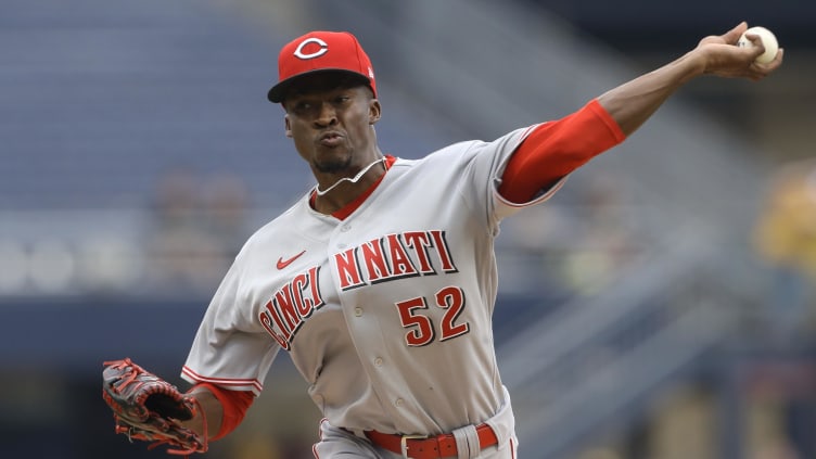 Cincinnati Reds starting pitcher Reiver Sanmartin (52).