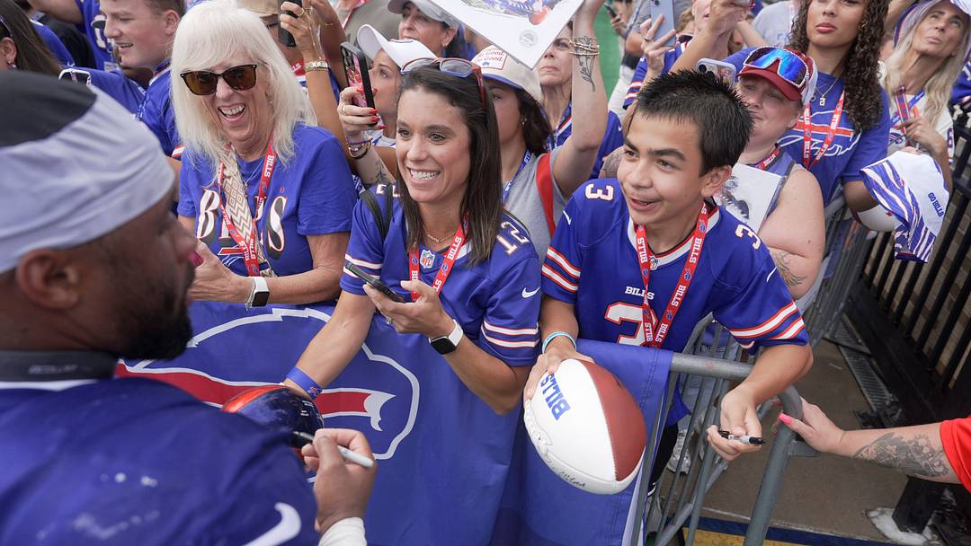 Ray Davis signs autographs for fans after Buffalo Bills Training Camp at St. John Fisher University in Pittsford on Aug. 6, 2026.