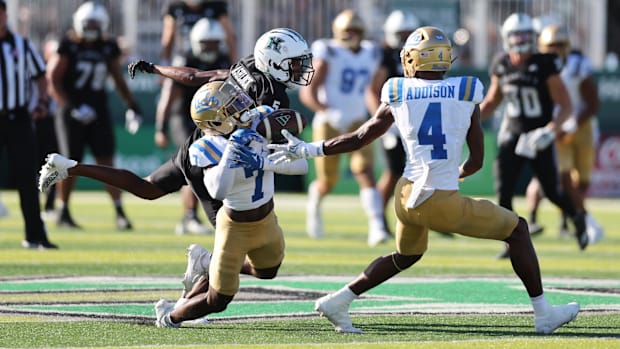 UCLA Bruins defensive back K.J. Wallace (7) can’t pull in an interception over Hawaii Rainbow Warriors wide receiver Pofele A