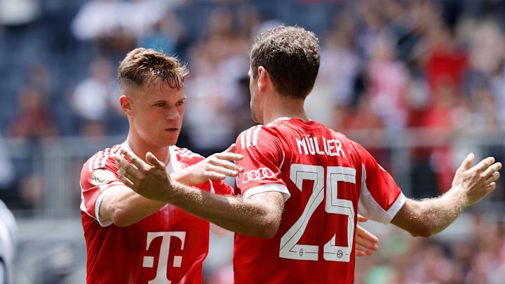 Joshua Kimmich (l.) und Thomas Müller Joshua Kimmich (l.) und Thomas Müller