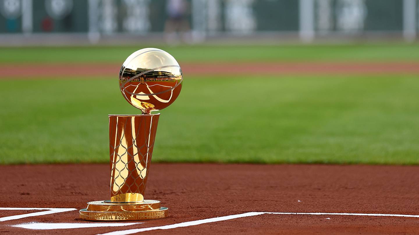 Red Sox's awesome support of Celtics is much-needed change of pace - Vimarsana News