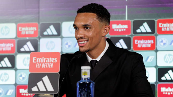 Trent Alexander-Arnold a été présenté par le Real Madrid ce jeudi. Trent Alexander-Arnold a été présenté par le Real Madrid ce jeudi.