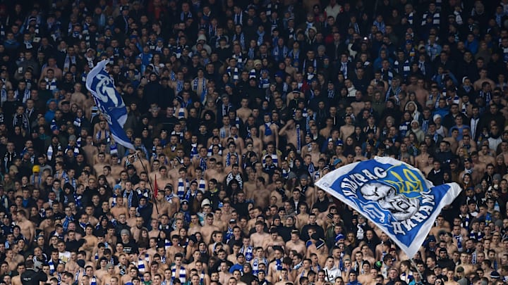 Les bouillant supporters du Dynamo Kiev ne pourront plus siéger dans leur stade de prédilection. Les bouillant supporters du Dynamo Kiev ne pourront plus siéger dans leur stade de prédilection.