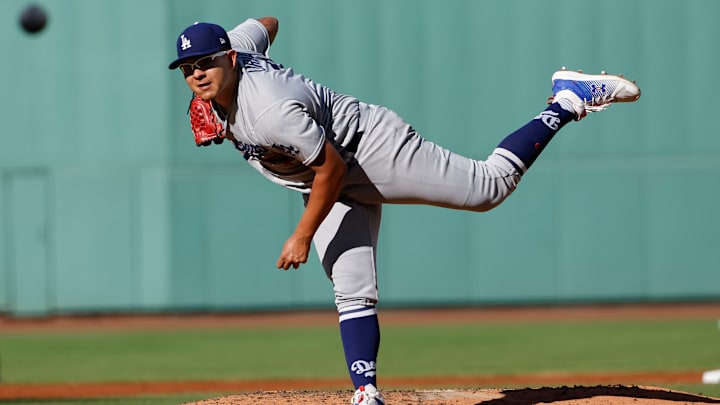 Boston podría considerar la firma de Julio Urías después del Juego de Estrellas