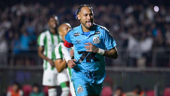 Neymar a inscrit un doublé avec Santos. Neymar a inscrit un doublé avec Santos.