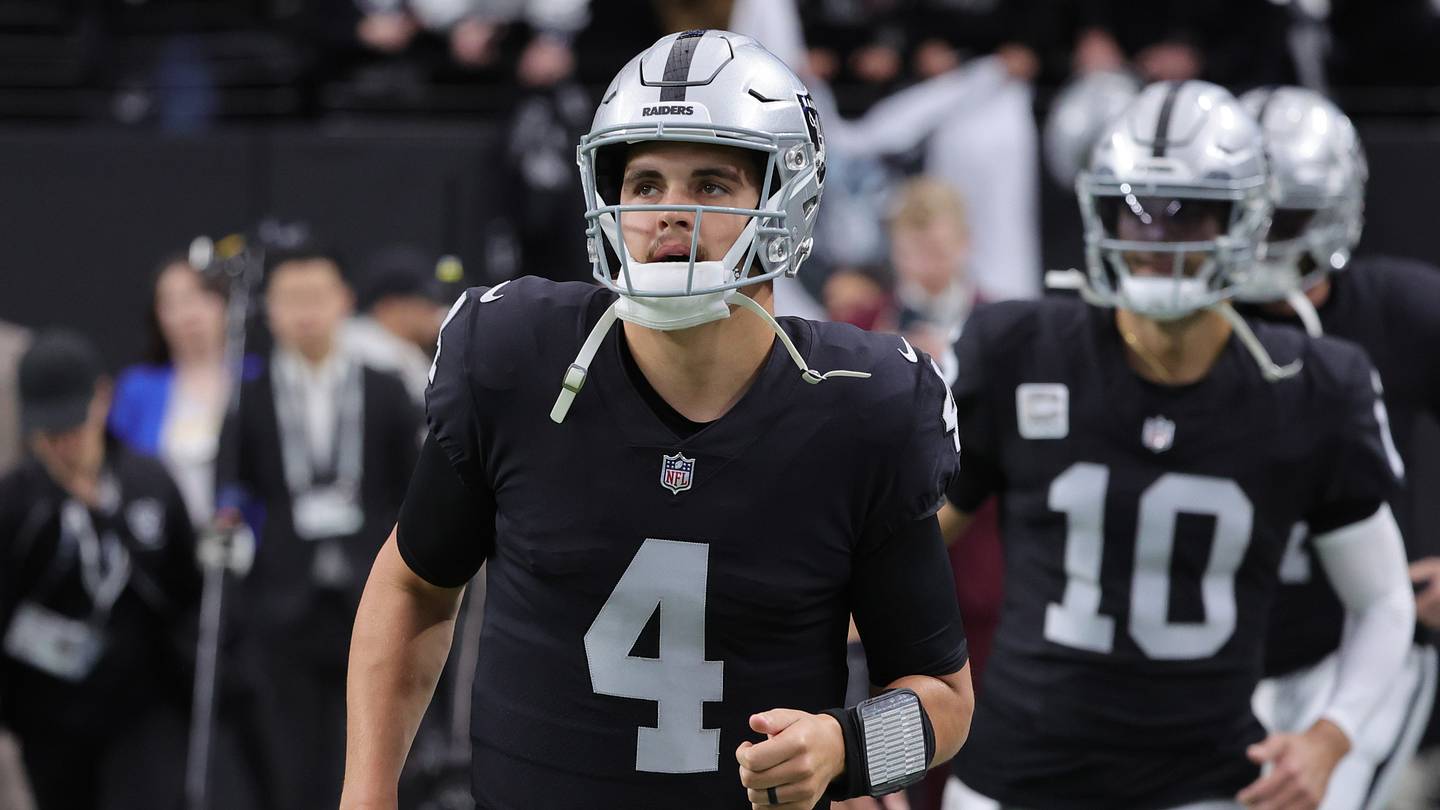 Aidan O'Connell attributes Raiders number change to Derek Carr - Vimarsana News