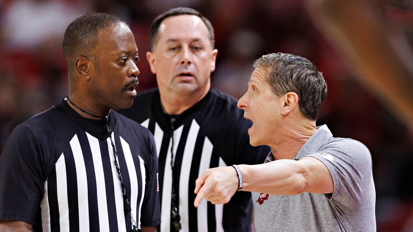 Are the middling Razorbacks capable of upsetting Alabama? - Vimarsana News