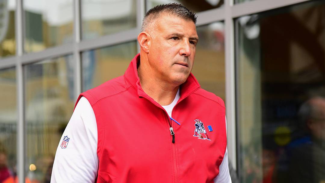 Oct 11, 2026; Foxborough, Massachusetts, USA;  New England Patriots head coach Mike Vrabel gets ready to take the field prior to a game against the Las Vegas Raiders at Gillette Stadium. Mandatory Credit: Bob DeChiara-Imagn Images