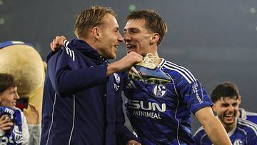 Felipe Sánchez (re.) jubelt mit Timo Becker
