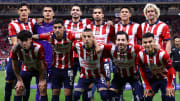 La alineación titular de Chivas frente a Pumas en el Clausura 2024.
