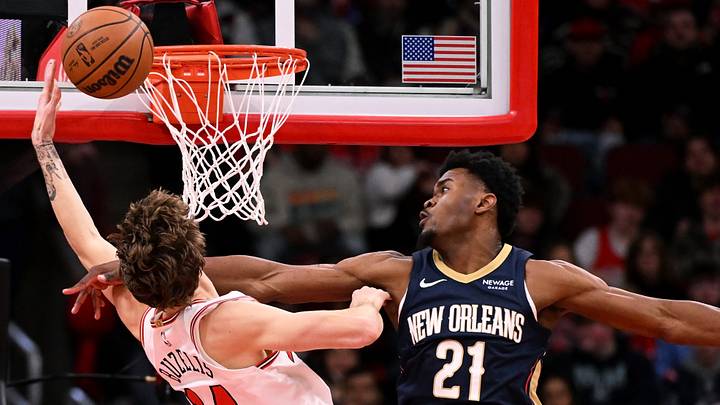 New Orleans Pelicans center Yves Missi reaches out to block a dunk attempt by Chicago Bulls forward Matas Buzelis.