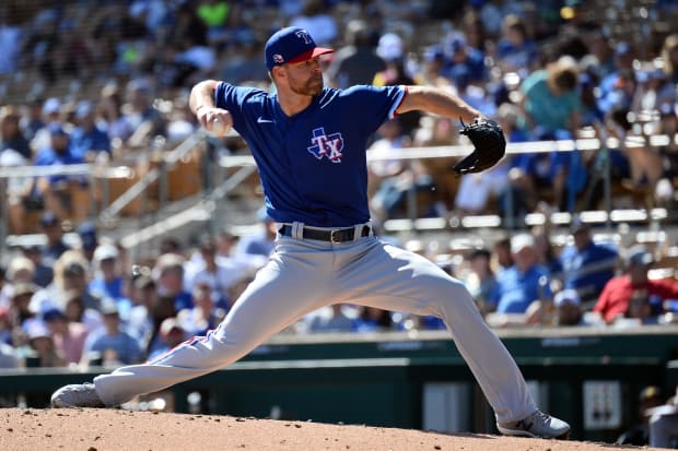 Corey Kluber throws a pitch 