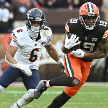Dec 17, 2023; Cleveland, Ohio, USA; Cleveland Browns wide receiver Cedric Tillman (19) runs with the ball after a catch as Chicago Bears cornerback Kyler Gordon (6) defends during the second half at Cleveland Browns Stadium. Mandatory Credit: Ken Blaze-USA TODAY Sports