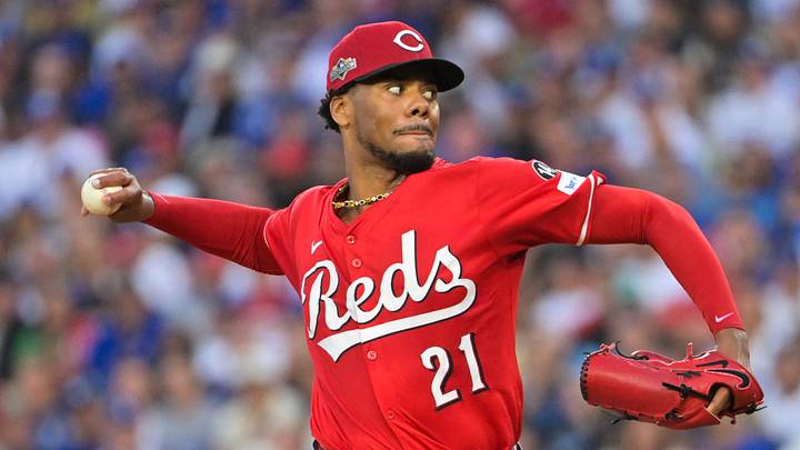 Cincinnati Reds starting pitcher Hunter Greene (21) throws a pitch