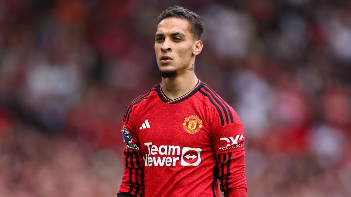 Chuyển nhượng MU 29/7: Noussair Mazraoui chính thức đến Man Utd; Manchester United cho mượn Antony