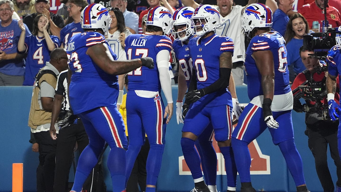 Josh Allen Sets NFL Record Leading Bills Over Dolphins 31-21