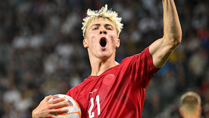 TOPSHOT-FBL-EURO-2024-QUALIFIER-SLO-DEN