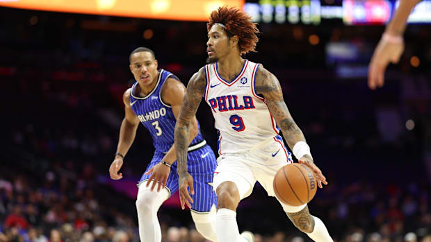 Kelly Oubre Jr drives up the court.