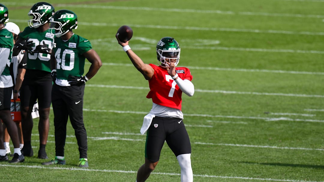 Jul 24, 2025; Florham Park, NY, USA; New York Jets quarterback Justin Fields (7) participates in a drill during training camp at Atlantic Health Jets Training Center. Mandatory Credit: John Jones-Imagn Images